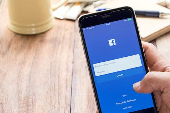 How to Enjoy Facebook on Your iPhone, Problem Free